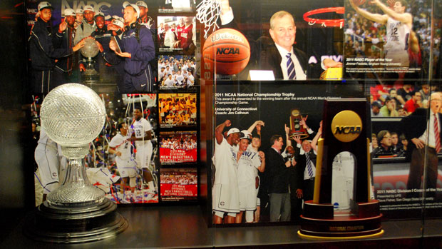 UConn Tops Kentucky in the Title Game, Napier named Most Outstanding Player