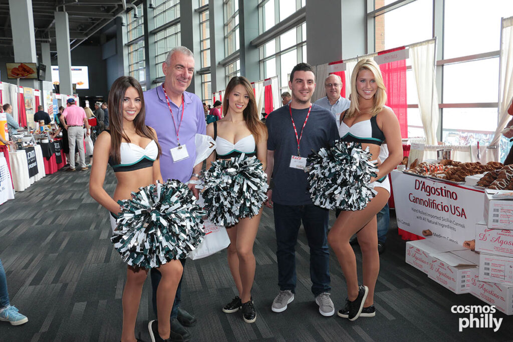 Cheerleaders, Mascot and food come together at Kast Food show – Photo gallery