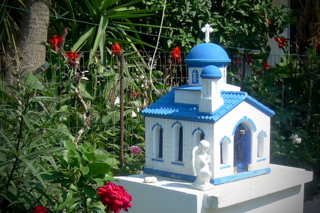 Welcoming The Summer With A Greek Tradition: “Eikonostasi”