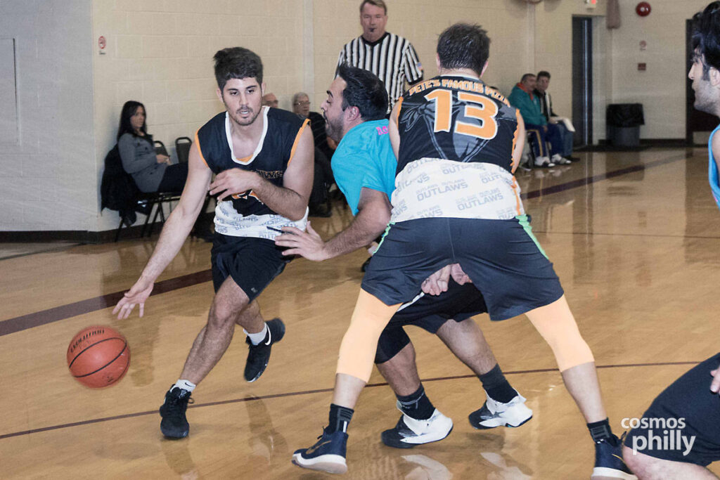 Outlaws, Men In Black Climb To First Place In PGBL