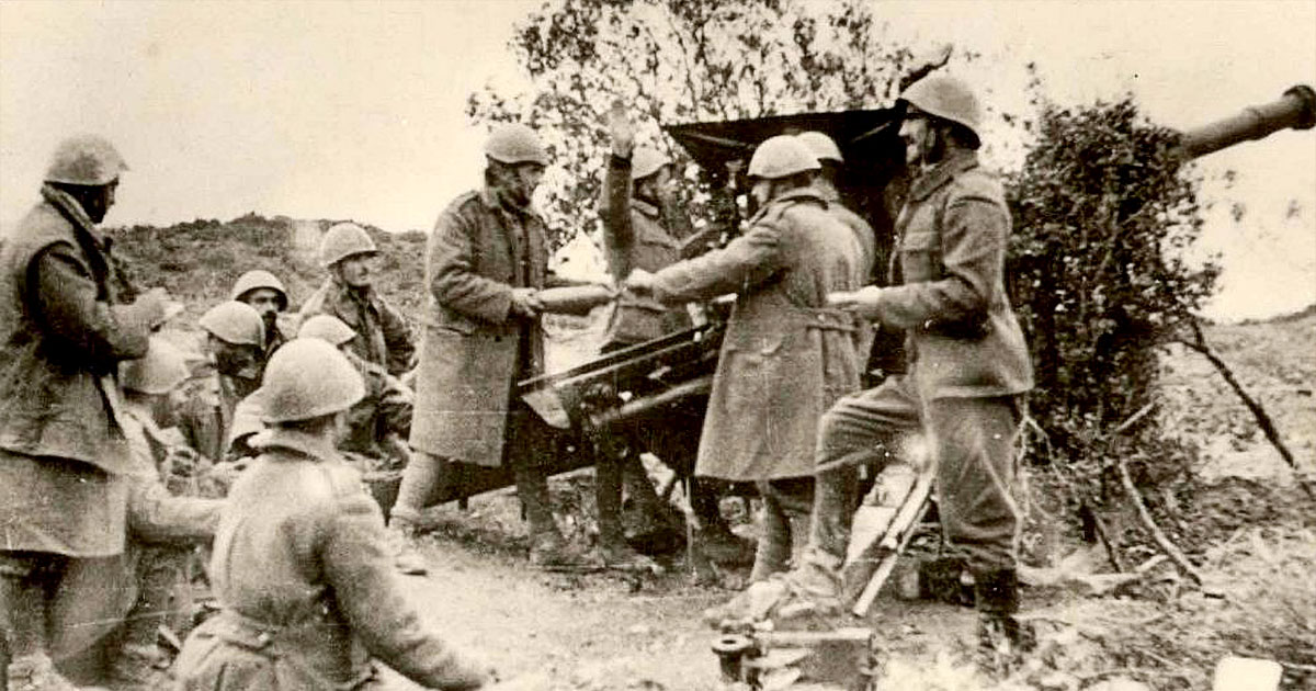 Greek artillery shelling in the Morava height, Greco-Italian War, November 1940