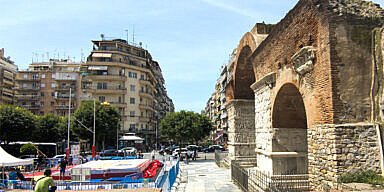 Arch of Galerius (Kamara) in Thessaloniki, Greece, surrounded by city buildings and people, 2025.