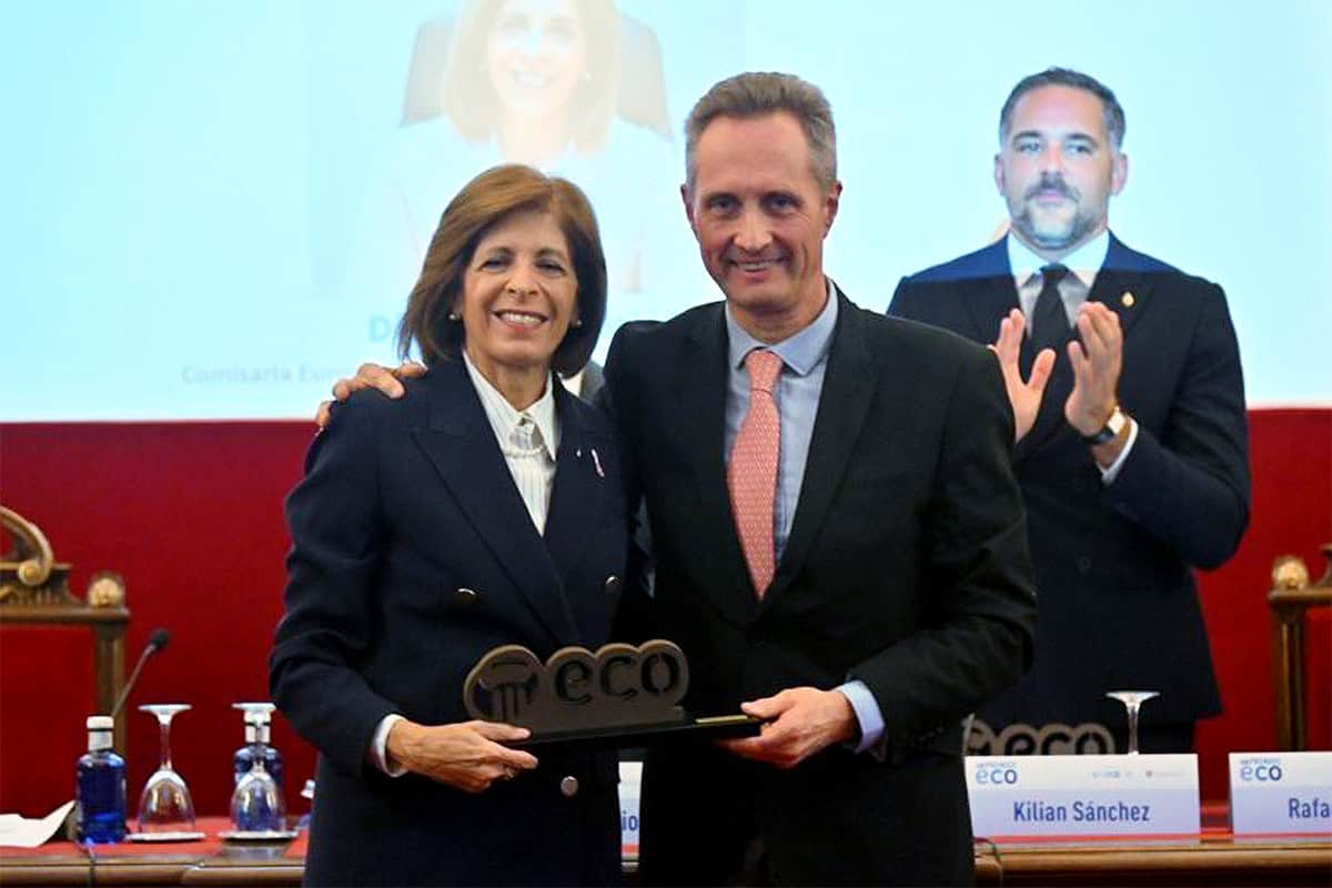 Stella Kyriakides receives the ECO Foundation award in Madrid on September 29, 2025