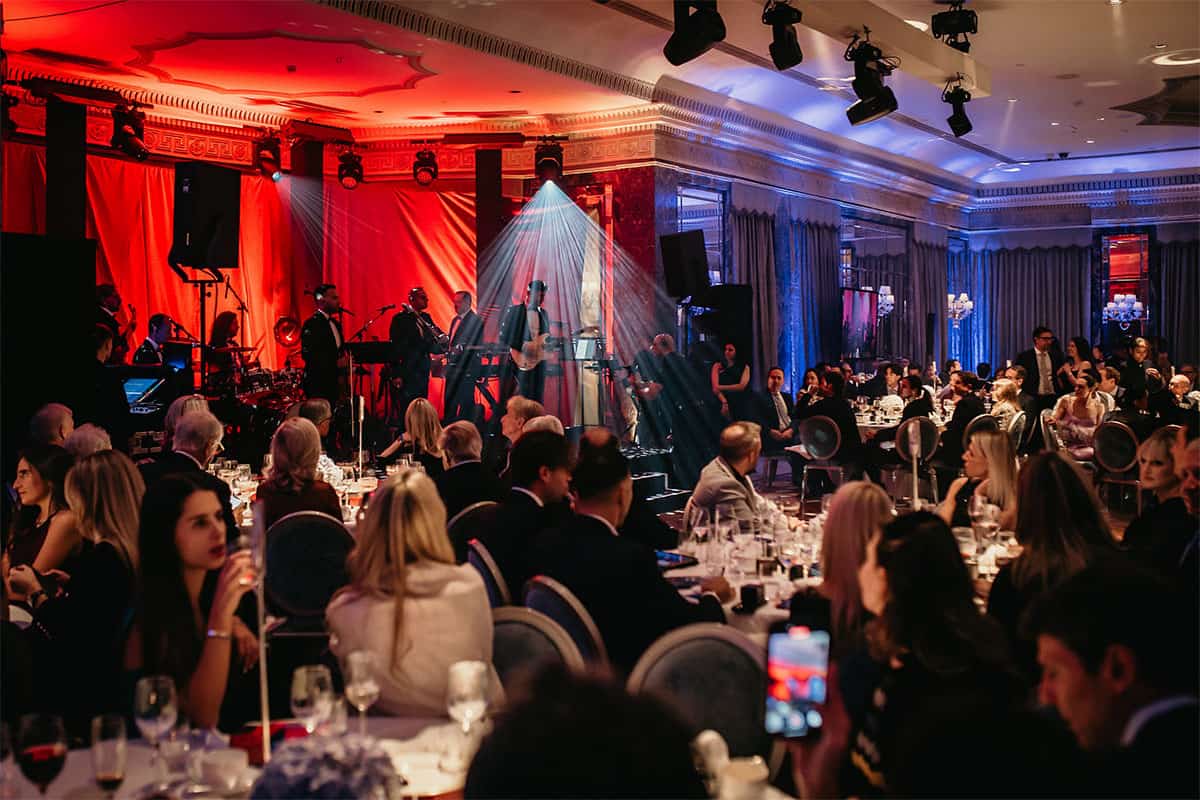 Guests seated at candlelit tables during The Hellenic Initiative’s 9th Annual London Gala at The Dorchester.