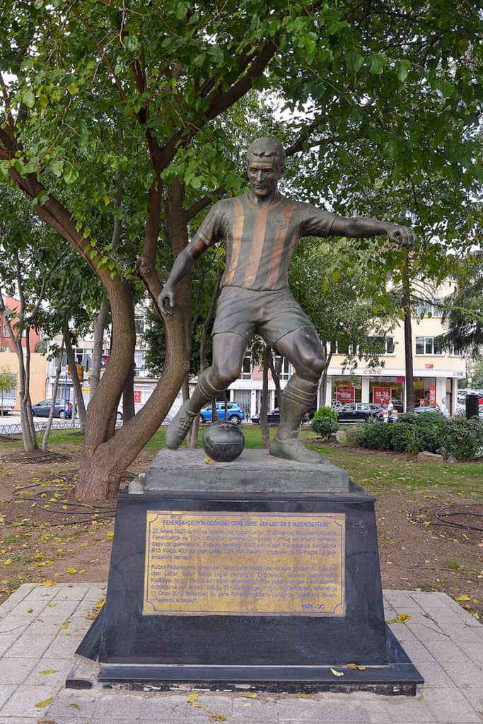 Bronze statue of Lefter Küçükandonyadis in Kadıköy, depicting him in motion with a football.