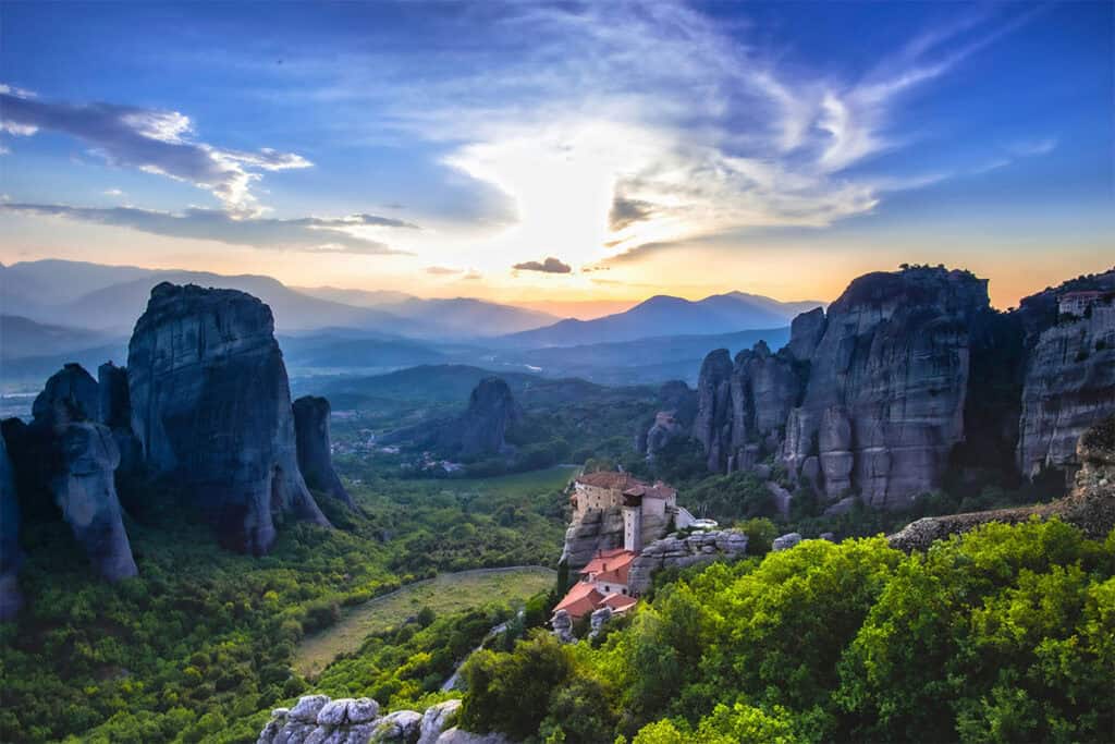 Religious Tourism in Greece: Why Meteora in Thessaly Attracts Visitors from Around the World