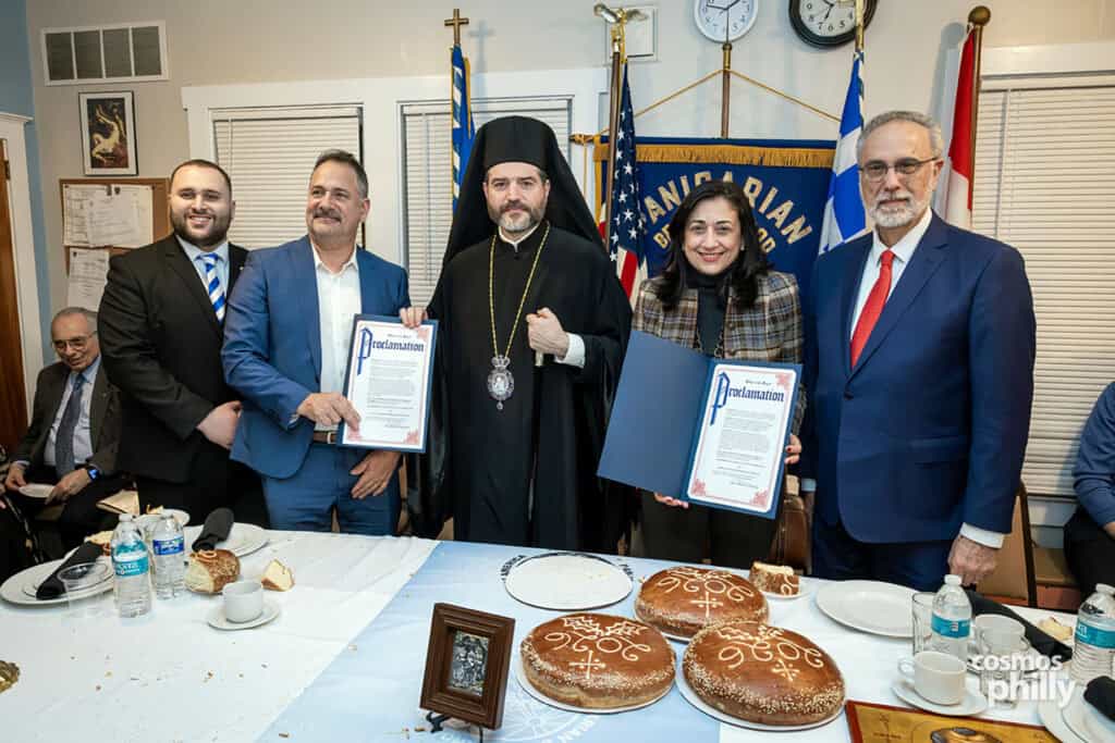 Philadelphia Federation Cuts Vasilopita at Pan Icarian Atheras Center