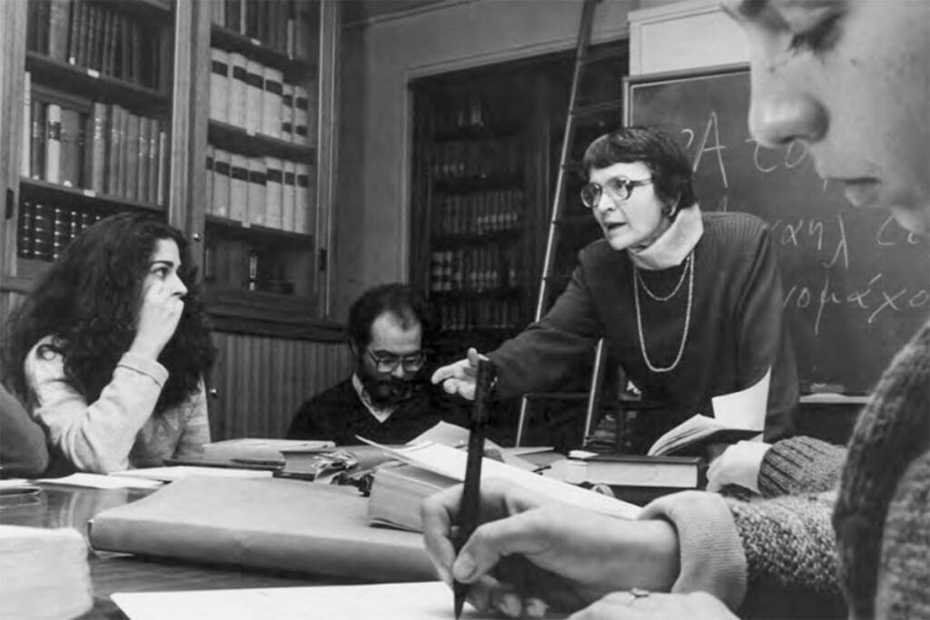 Hélène Glykatzi-Ahrweiler teaching at the Sorbonne.