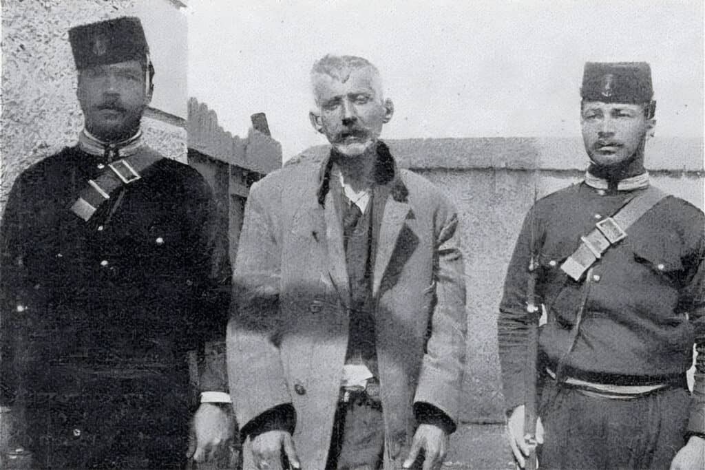 Alexandros Schinas in police custody in Thessaloniki after the assassination of King George I in 1913.