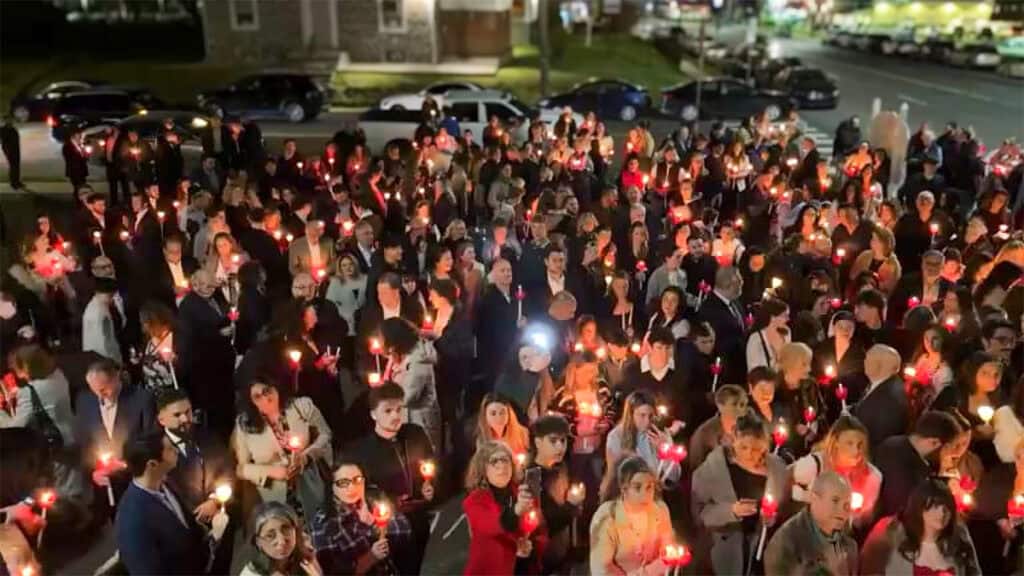 “Christos Anesti” at Evangelismos in Philadelphia as Fireworks Mark the Moment