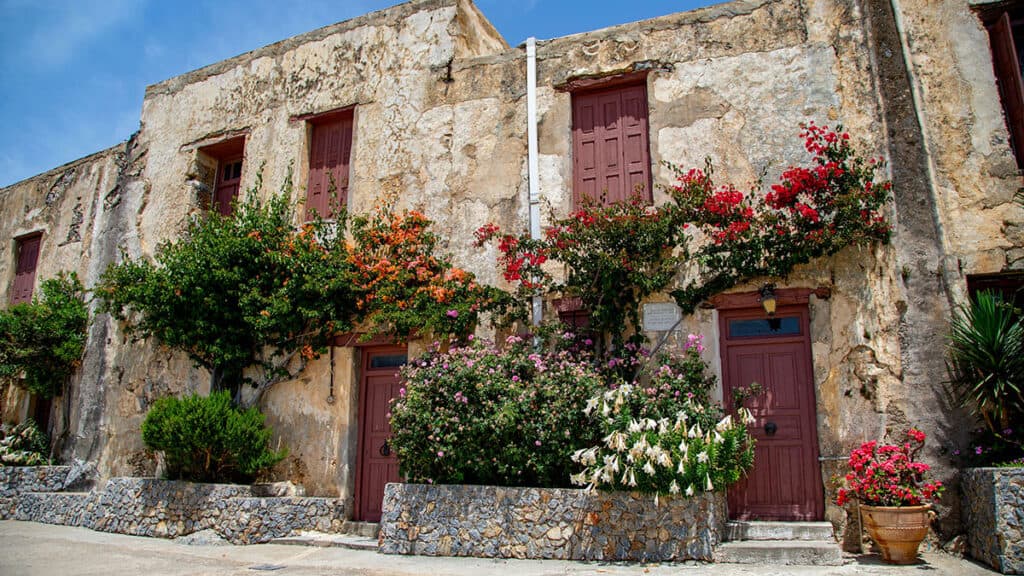 Inheriting a House in Greece From Abroad: A Practical Guide for Diaspora Families