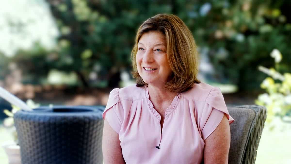 “Find Your People”: Kathy Iliadis on Belonging and Greek-American Life