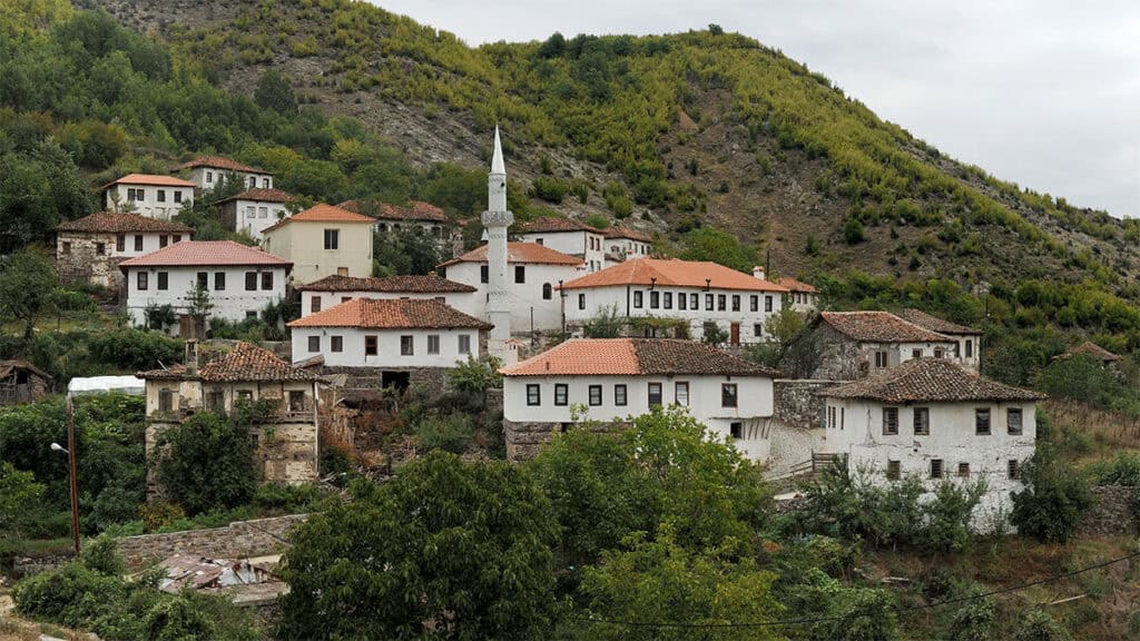 Turkey Protests Eight Minority School Suspensions in Western Thrace